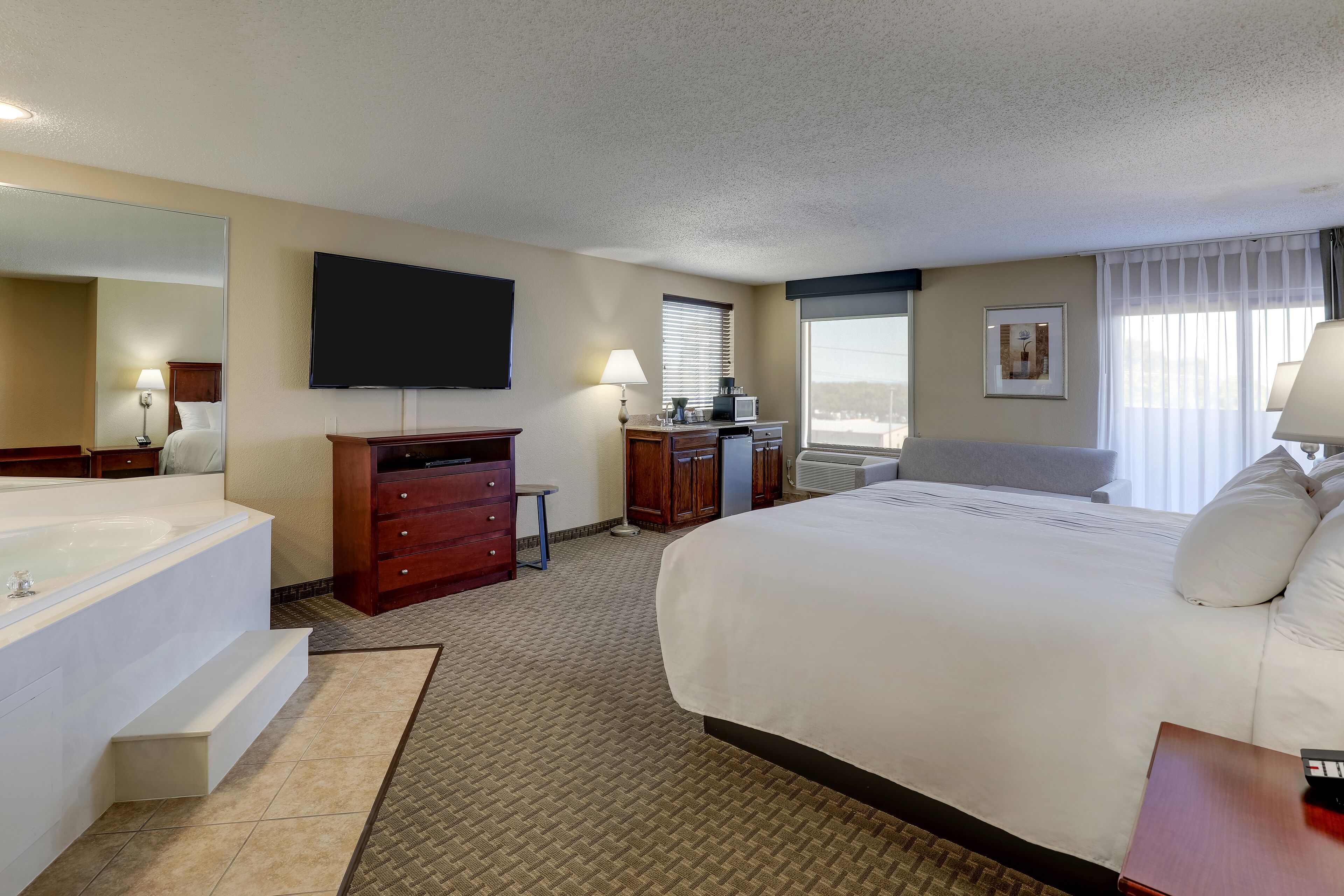 presidential room, 1 king bed, balcony | iron/ironing board, free wifi, bed sheets