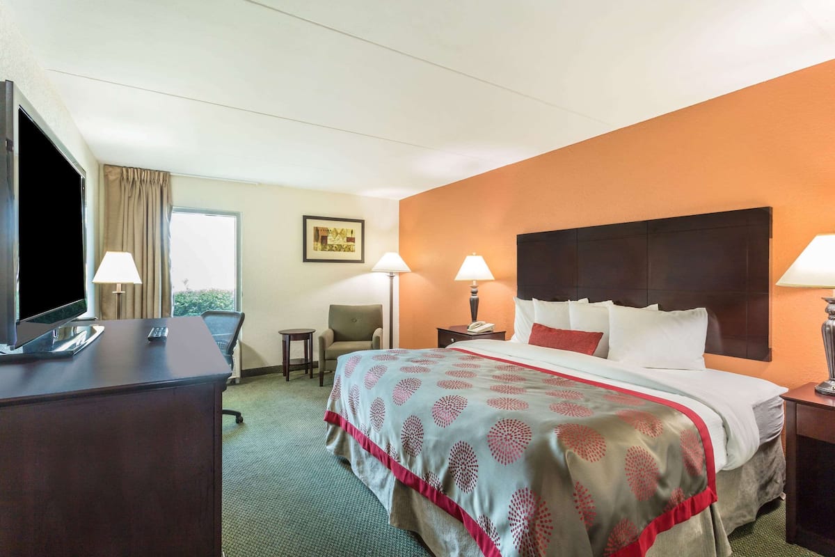In-room safe, desk, rollaway beds, free WiFi