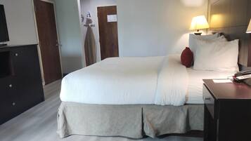 Habitación, 1 cama King size, con acceso para personas discapacitadas, para no fumadores (Mobility) | Caja de seguridad en la habitación, escritorio y camas extra