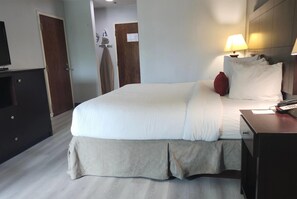 Room, 1 King Bed, Accessible, Non Smoking (Mobility) - Ramada by Wyndham Luling (Luling)