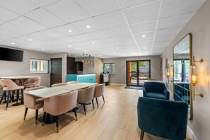 Lobby - Days Inn & Suites by Wyndham Peachtree Corners/Norcross (Peachtree Corners)