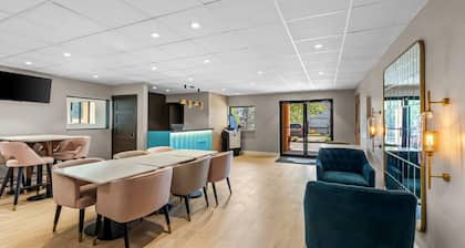 Days Inn & Suites by Wyndham Peachtree Corners/Norcross