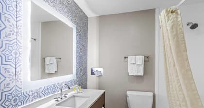 Days Inn & Suites by Wyndham Peachtree Corners/Norcross