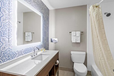 Days Inn & Suites by Wyndham Peachtree Corners/Norcross