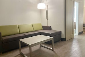 Studio Suite, 1 King Bed, Non Smoking