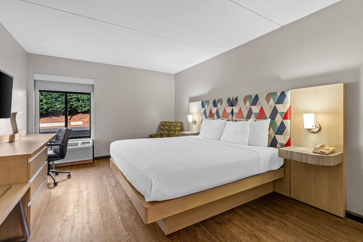 Desk, iron/ironing board, free WiFi, bed sheets