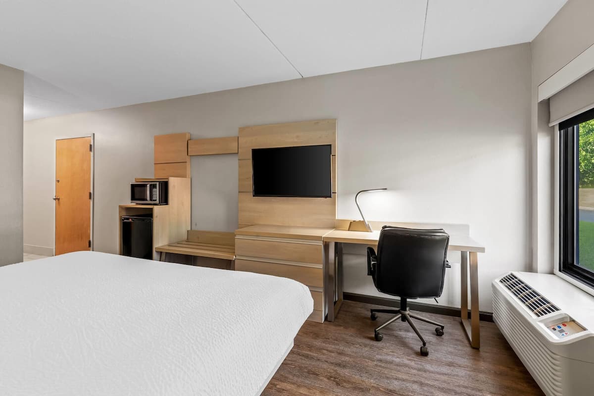 Desk, iron/ironing board, free WiFi, bed sheets