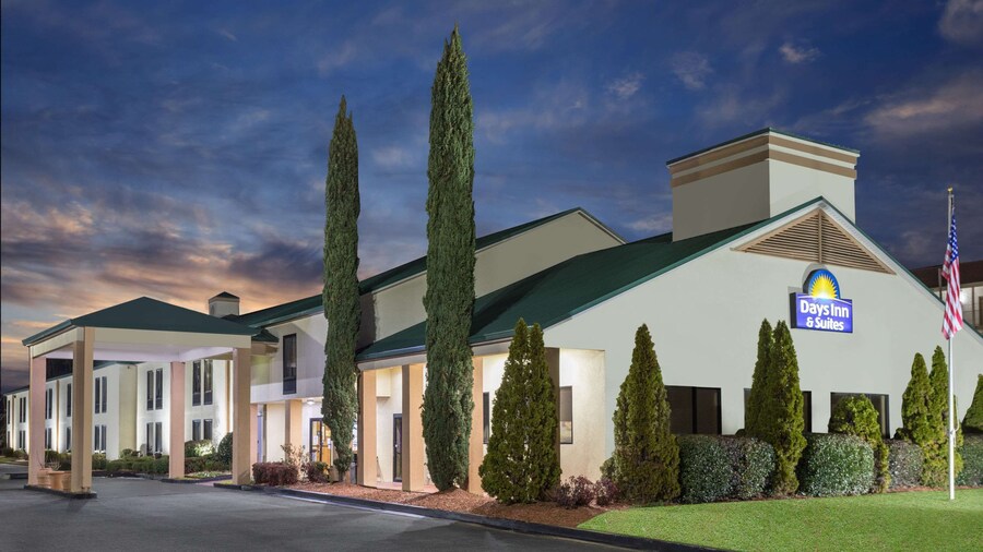 Days Inn & Suites by Wyndham Peachtree Corners/Norcross