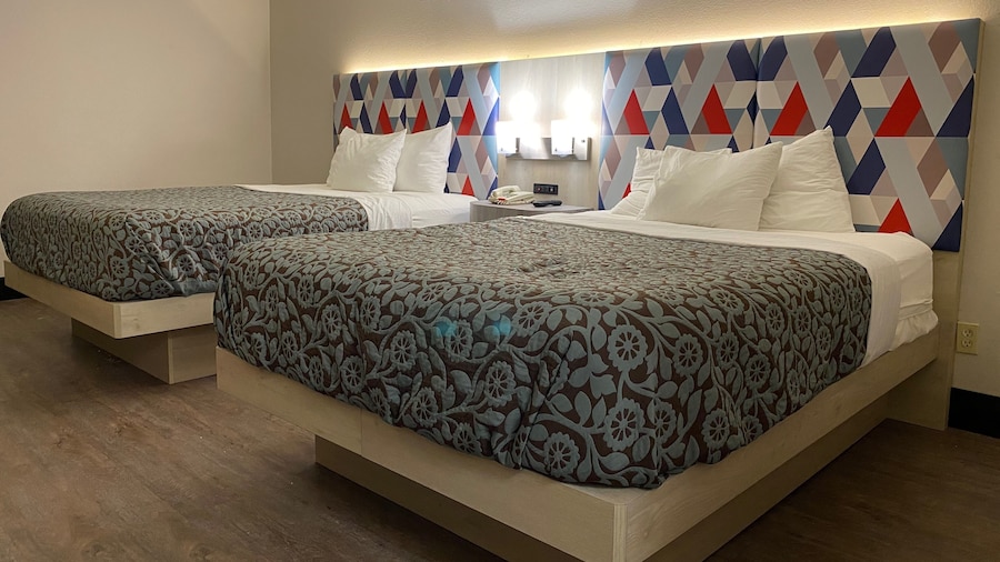 Days Inn & Suites by Wyndham Peachtree Corners/Norcross