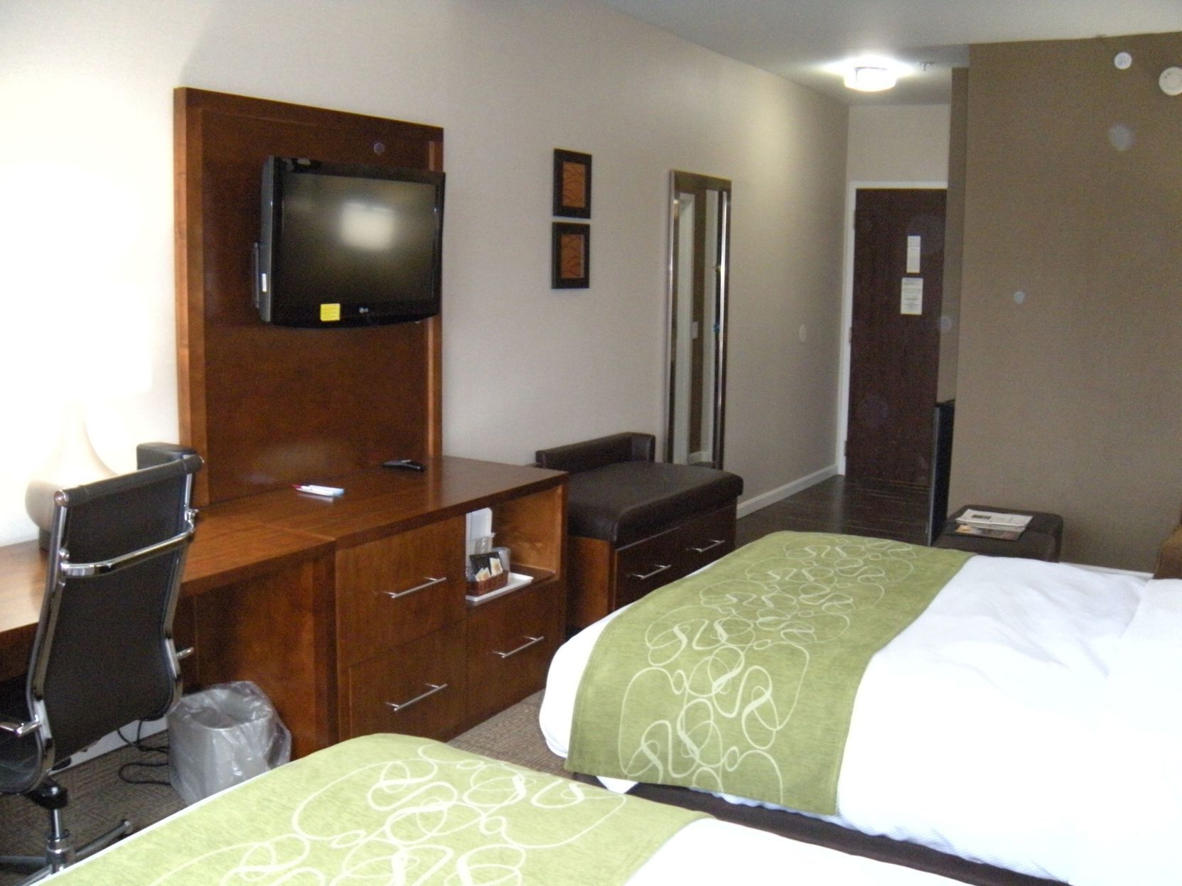 Premium bedding, down comforters, desk, blackout drapes