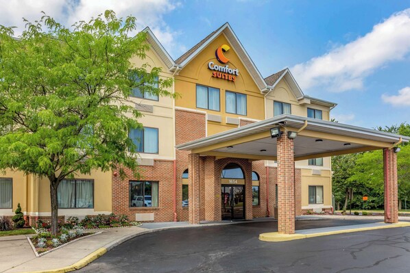 Welcome to Comfort Suites, where a covered walkway leads to the entrance marked 1654.