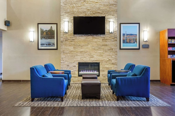 Lobby - Comfort Suites Dover University Area (Dover)