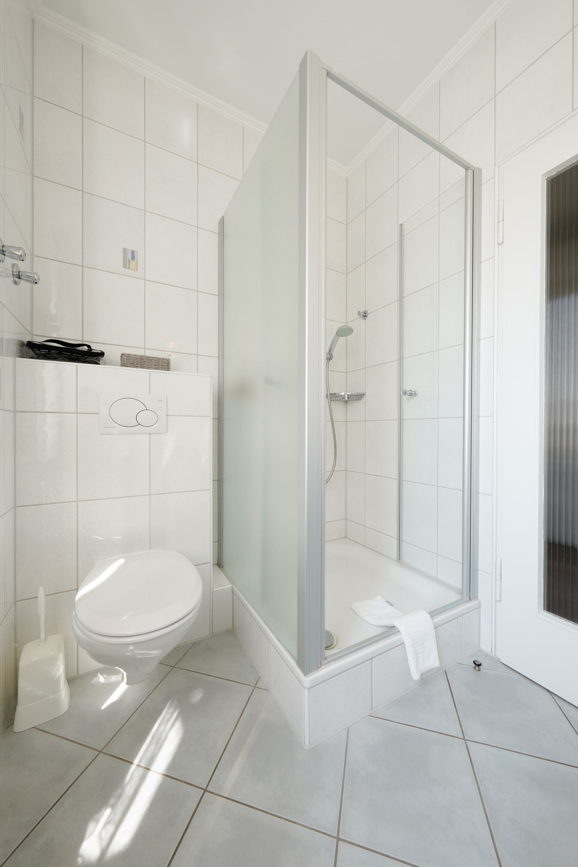standard single room | bathroom | hair dryer, bathrobes, towels