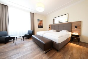 Deluxe dubbelrum | Minibar, värdeförvaringsskåp på rummet och individuell inredning