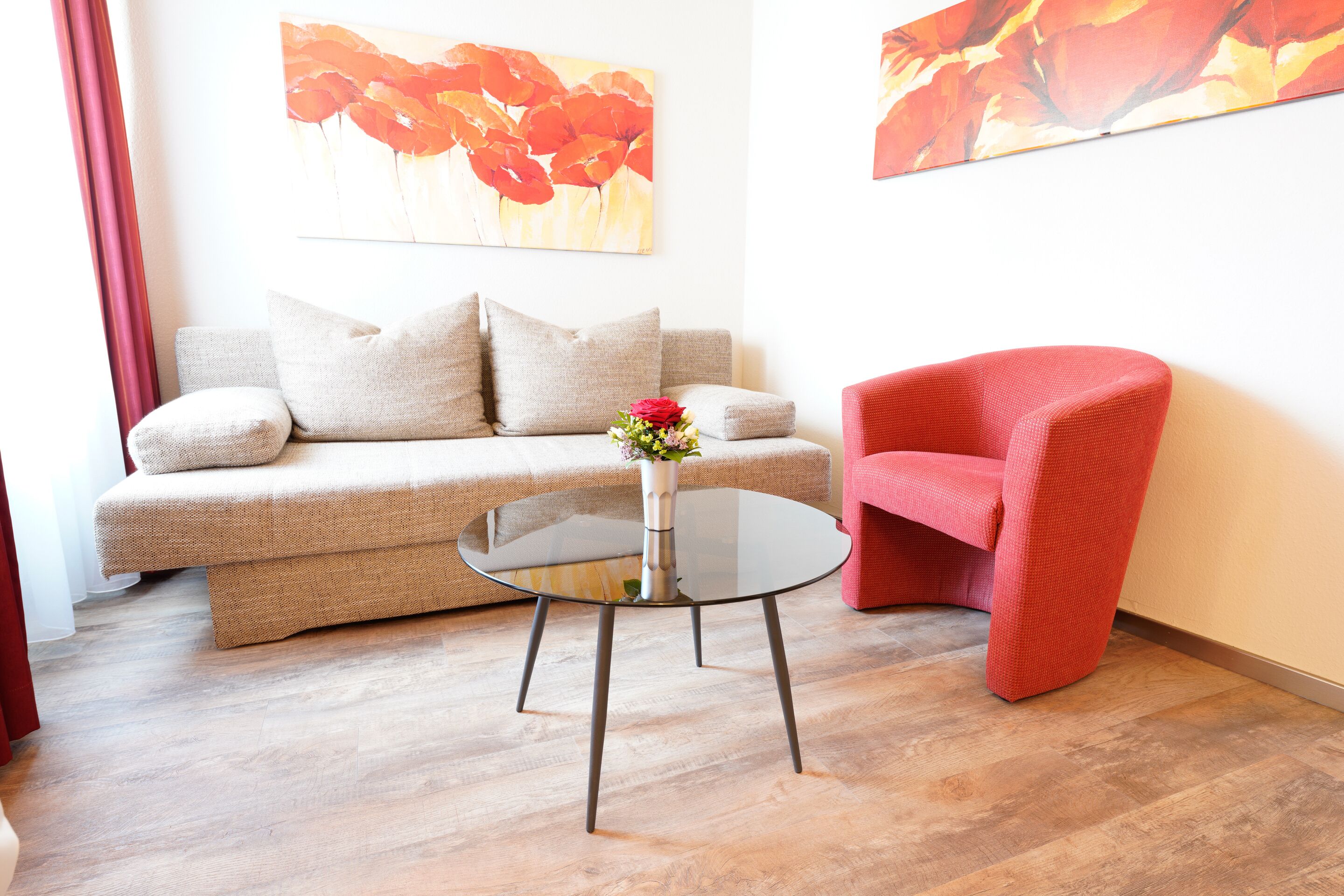 deluxe double room | living area | tv