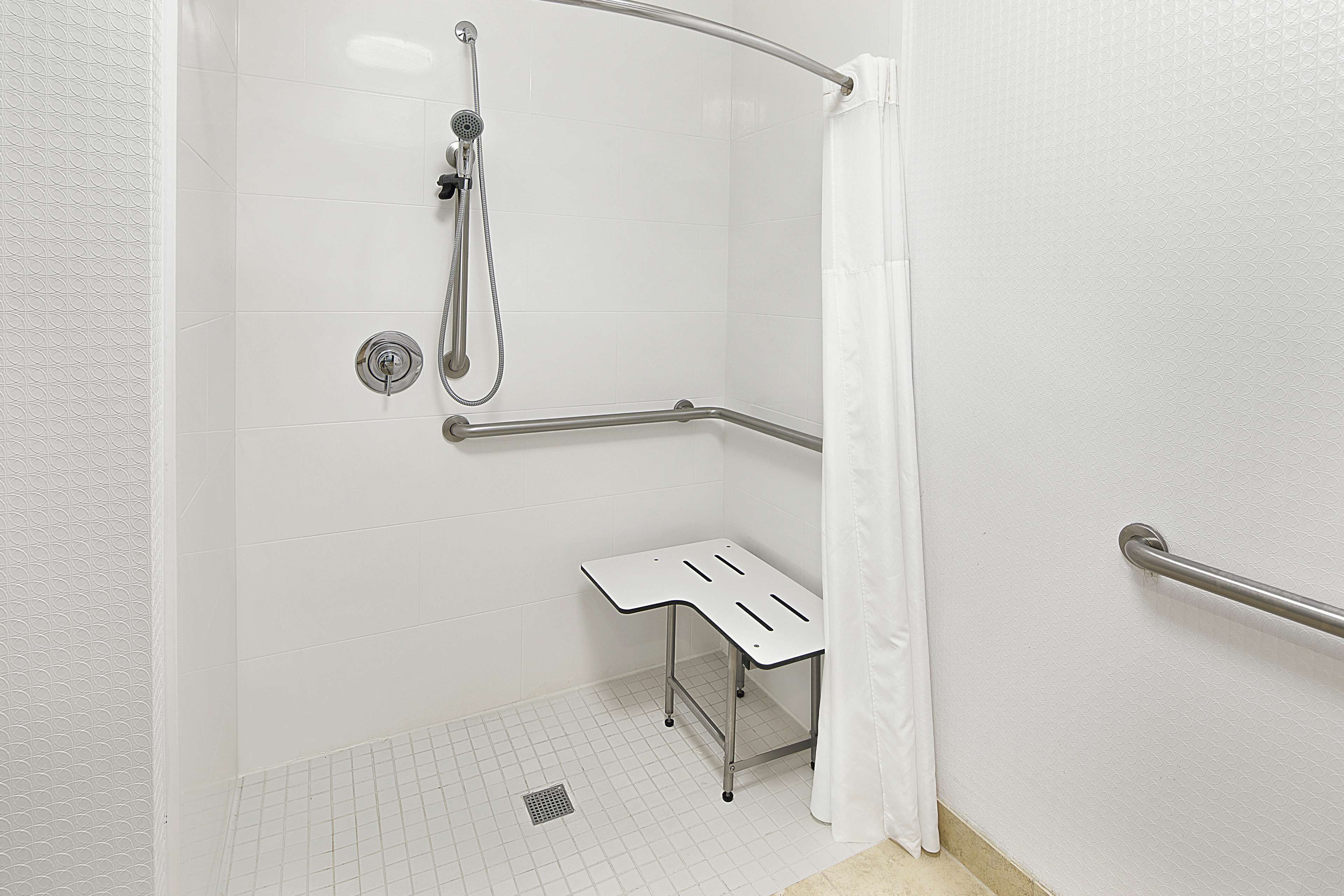 room, 1 king bed, accessible, non smoking | hypo-allergenic bedding, blackout curtains, iron/ironing board