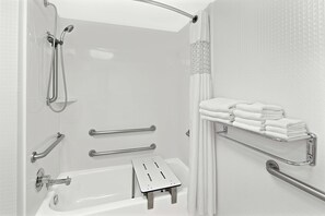 Hypo-allergenic bedding, blackout curtains, iron/ironing board - Hampton Inn Atlanta - Newnan (Newnan)