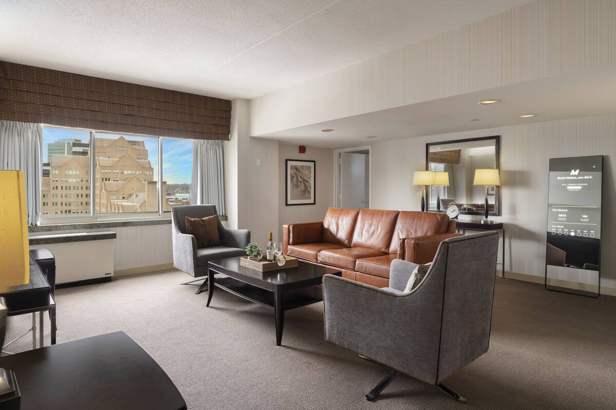 Suite, 1 kingsize-seng | Sengetøy av topp kvalitet, safe på rommet og skrivebord