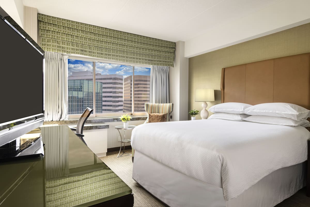Premium bedding, in-room safe, desk, iron/ironing board