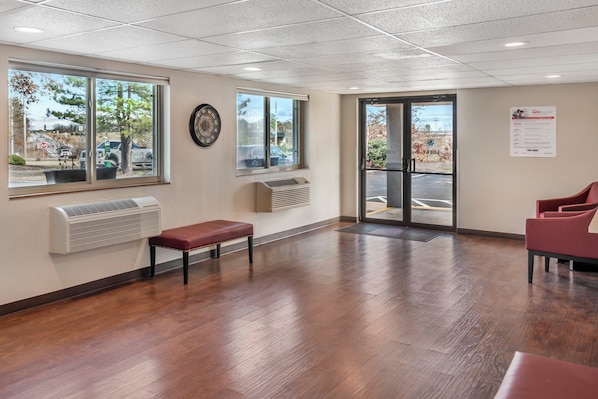 Lobby - Red Roof Inn Queensbury (Queensbury)