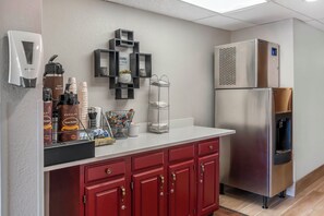 Lobby lounge - Red Roof Inn Queensbury (Queensbury)