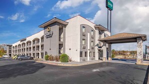 A hotel with a modern design, featuring a prominent 'Quality' sign, multiple balconies, and a covered entrance. - Quality Inn & Suites Morrow Atlanta South (Morrow)