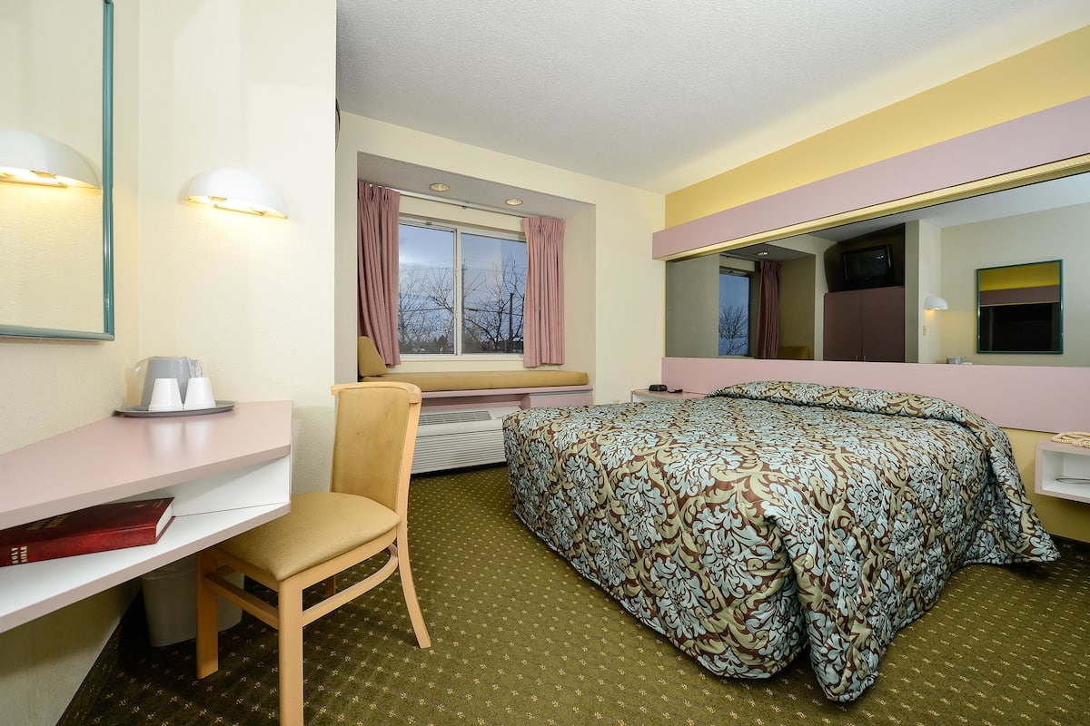 in-room safe, individually furnished, desk, iron/ironing board