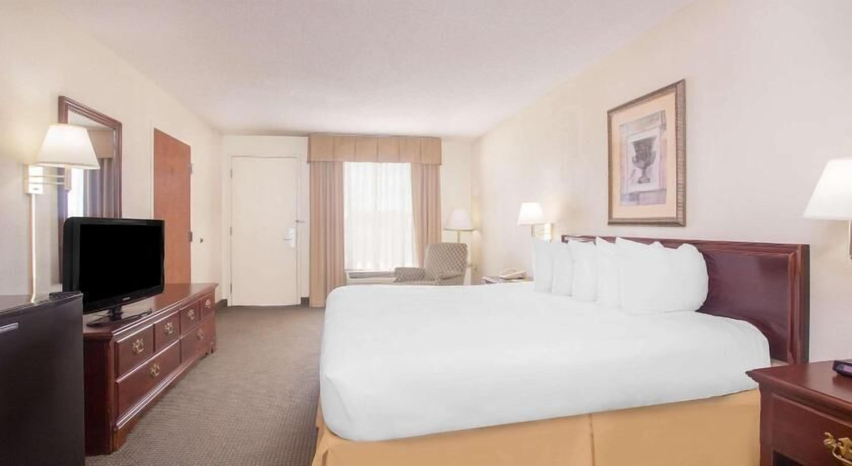 أغطية فراش متميزة ومكتب ومكواة/لوح كي وأسرّة أطفال/رضّع