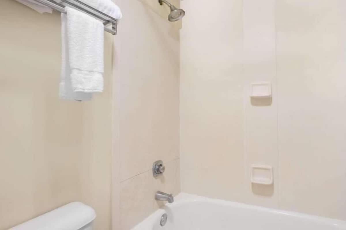 Bathroom | Free toiletries, hair dryer, towels