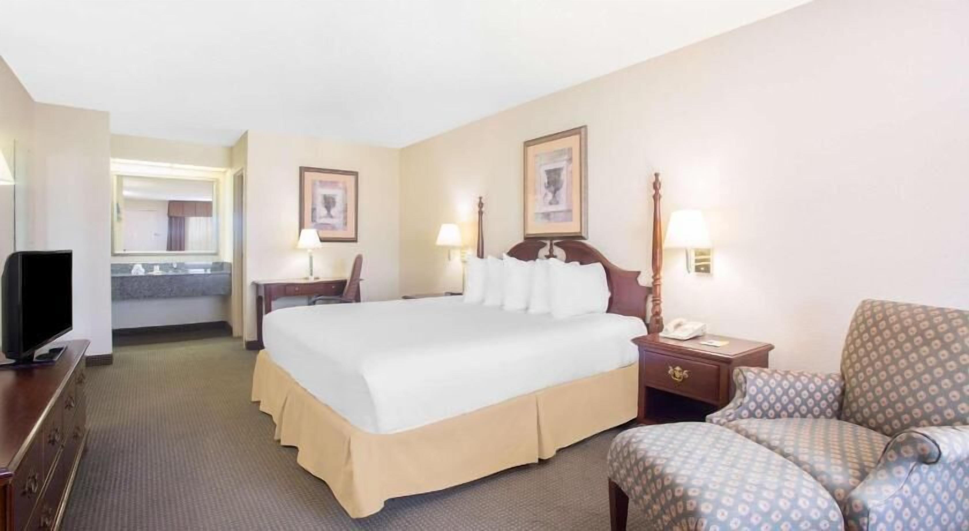 أغطية فراش متميزة ومكتب ومكواة/لوح كي وأسرّة أطفال/رضّع