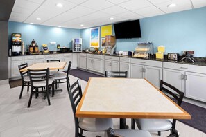 Free daily continental breakfast