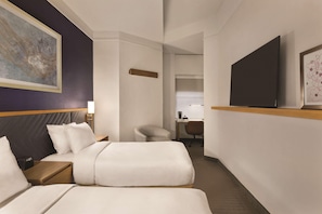 1 bedroom, premium bedding, desk, laptop workspace