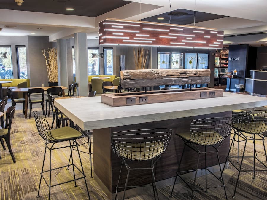 Breakfast and dinner served