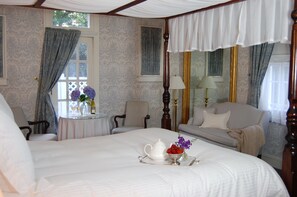 Deluxe Room, 1 Queen Bed