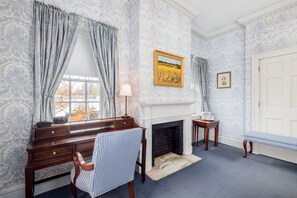 Deluxe Queen with Sofa Bed