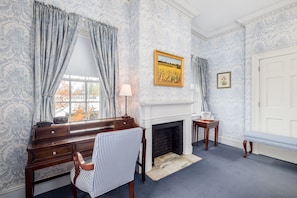 Deluxe Queen with Sofa Bed