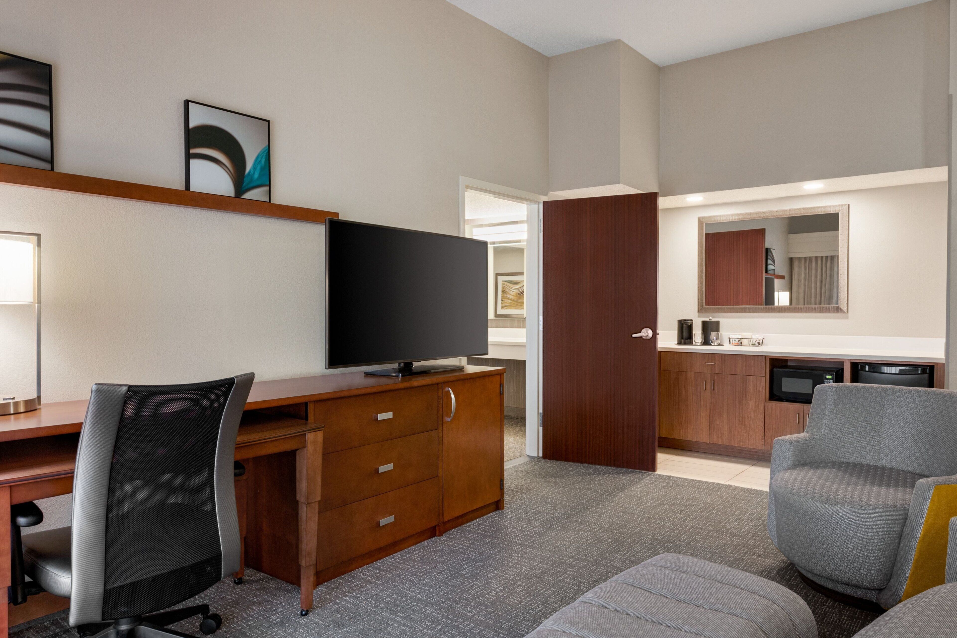 suite, 1 bedroom, courtyard view | living room | lcd tv