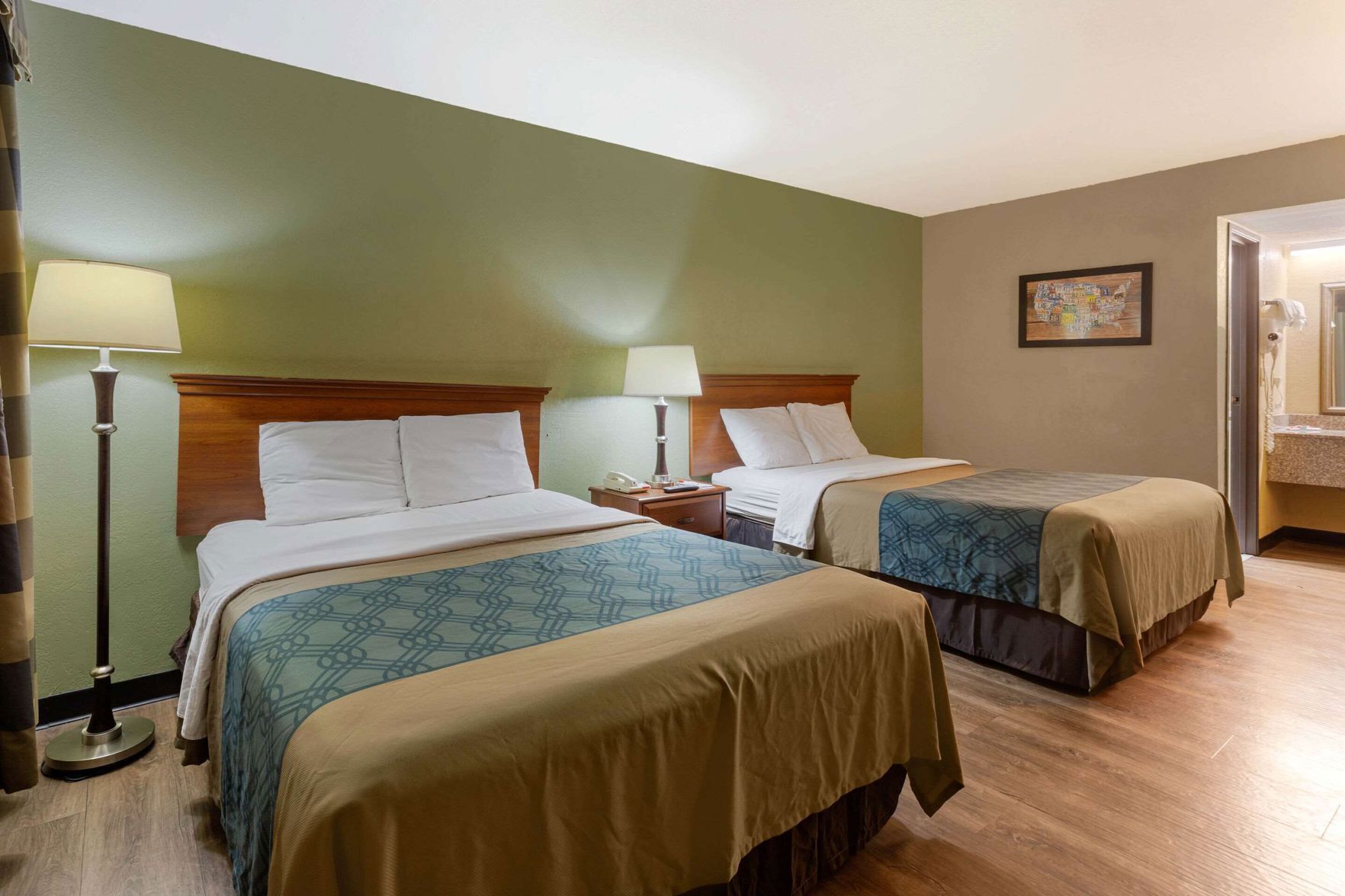 Cunas gratuitas, camas extra, wifi gratis y ropa de cama 