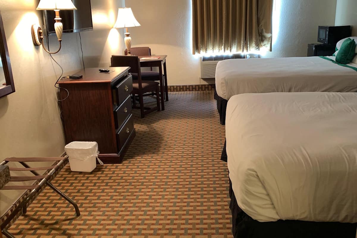 1 chambre, literie de qualité supérieure, surmatelas, bureau