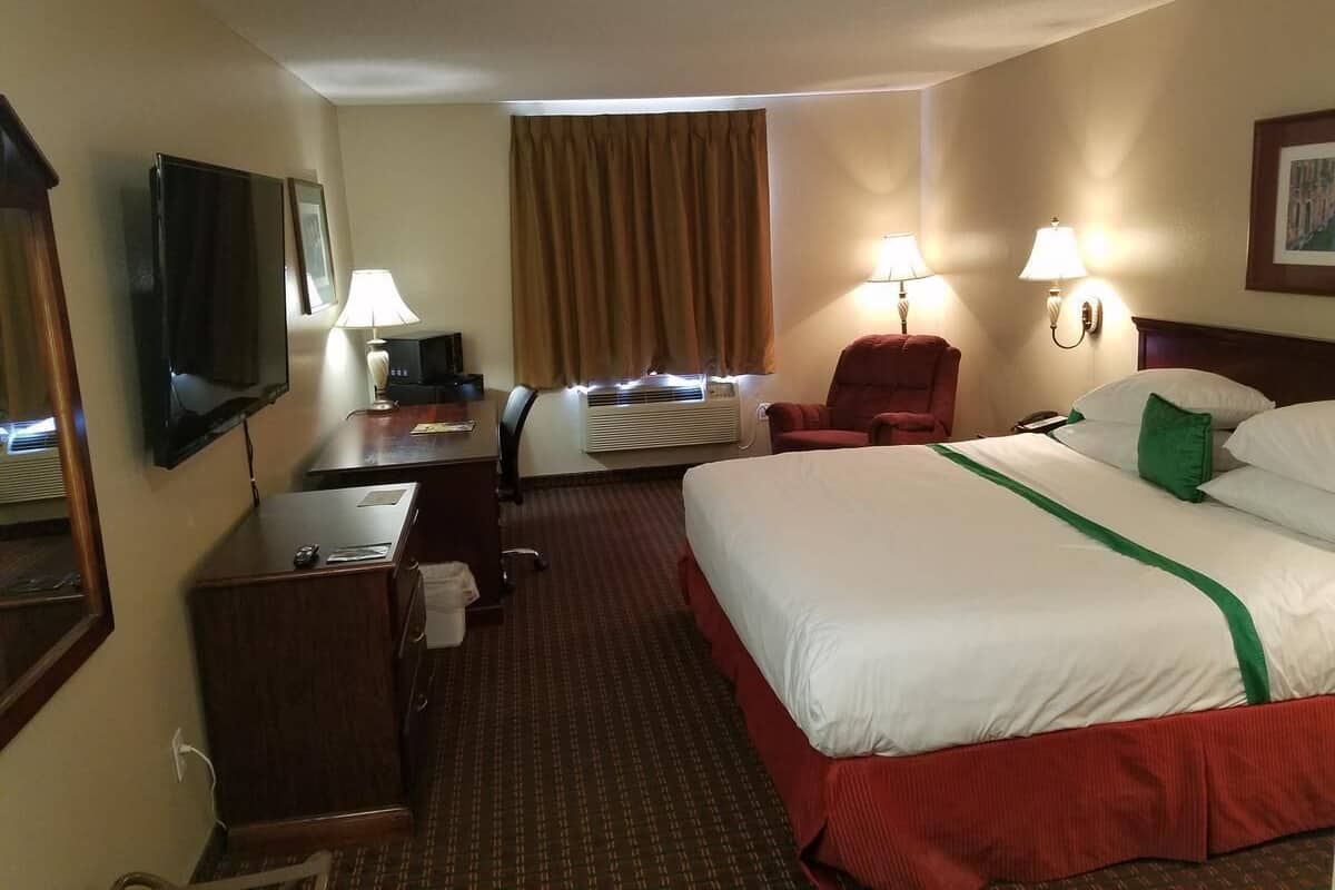 1 chambre, literie de qualité supérieure, surmatelas, bureau