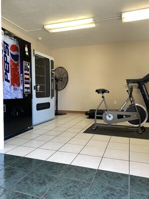 Vending machine - Rest Inn Fort Smith (Fort Smith)