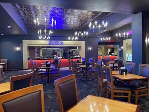 2 restaurants, breakfast, lunch, dinner served; American cuisine 