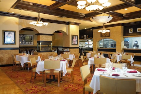 2 Restaurants, Frühstück, Mittagessen, Abendessen, amerikanische Küche. Hollywood Casino Tunica