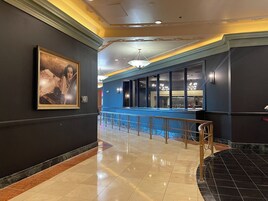 2 restaurants, breakfast, lunch, dinner served; American cuisine