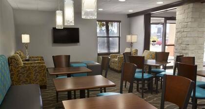 Hotel Kinder Express Near Coushatta Resort