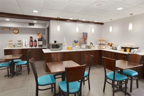 Hotel Kinder Express Near Coushatta Resort