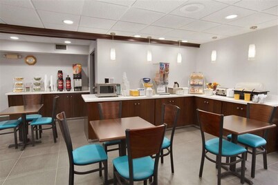 Hotel Kinder Express Near Coushatta Resort