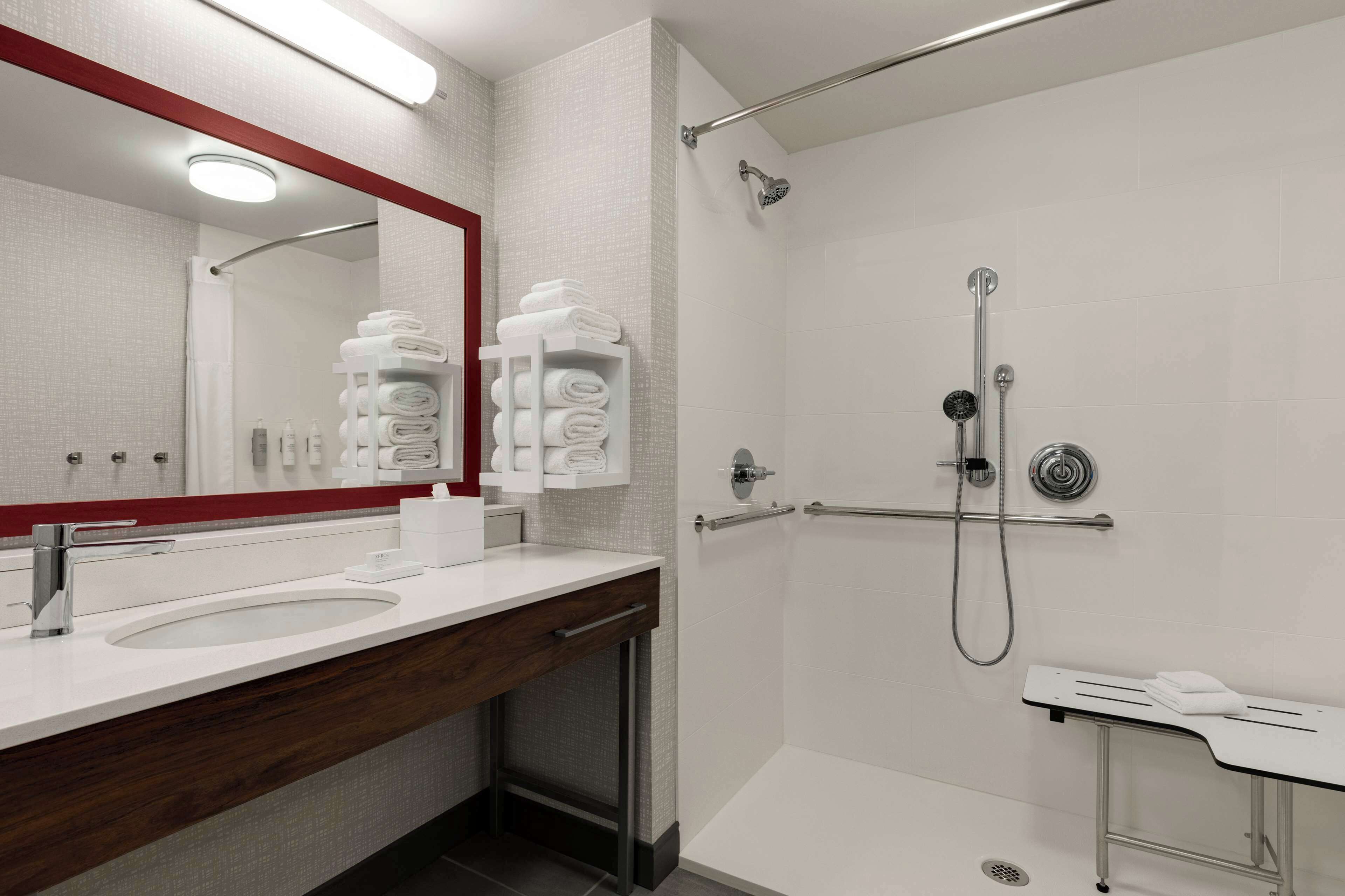 room, 1 king bed, accessible, non smoking (roll-in shower) | bathroom | combined shower/bathtub, free toiletries, hair dryer, towels