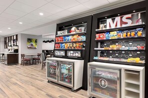 Snack bar - Hampton Inn Starkville Mississippi State University (Starkville)