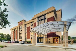 A modern hotel with a covered entrance, multiple parking spaces, and a brick facade. - Drury Inn & Suites Atlanta Marietta (Marietta)
